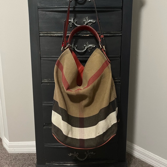 Burberry Handbags - EUC  Burberry Ashby Bucket Bag. Includes dustbag.